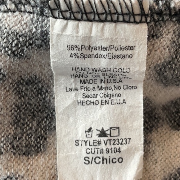 COCO & MAIN Animal Printed top with rounded on off the shoulder neckline. - Picture 9 of 9